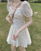 夏季小个子在逃公主短裙超仙女森系温柔风一字肩碎花泡泡袖连衣裙