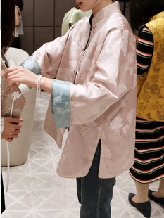 今年流行漂亮新中式宋锦国风高级感独特超好看粉色盘扣外套女早春