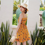 波西米亚黄色连衣裙女夏季海边度假沙滩，裙复古气质小个子短裙显瘦