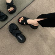 拖鞋女款夏天外(夏天外)穿2024厚底，高级感法式沙滩海边黑色配裙子凉鞋