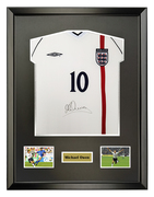 迈克尔欧文2002世界杯英格兰队亲笔，签名球衣足球服含sa证书裱框