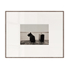 丘山生活湖边的小狗黑白摄影装饰画照片墙画风景北欧挂画酒店民宿