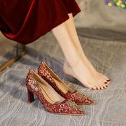 中式主秀禾尖头粗跟婚鞋女2024婚宴红色单鞋女浅口新娘高跟鞋