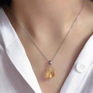 天然黄水晶貔貅吊坠，项链锁骨财富石，生意人小巧可爱女士礼物