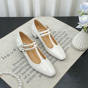 白色玛丽珍鞋平底2023年春夏，款法式气质，复古t型扣带低跟浅口单鞋