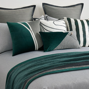 软装家居样板间样板房，床上用品时尚简约轻奢绿色几何条纹12件套