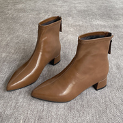 棕色马丁靴女秋冬季2023英伦风瘦瘦裸靴靴尖头中跟粗跟小短靴