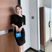2024夏季韩国女装，设计感斜v领收腰褶皱，包臀弹力紧身连衣裙4937