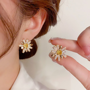 日韩时尚优雅锆石雏菊，花朵耳钉s925银针轻奢耳环，修饰圆脸型百搭