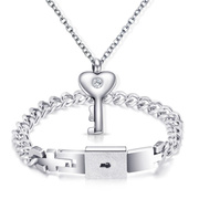 项链情侣女锁骨链锁手镯礼物纯银，吊坠男钛钢套装同心手链一对钥匙
