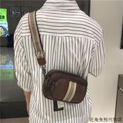 香港2023潮男牛皮单肩包 日系男女斜挎条纹小包 真皮青年斜跨背包
