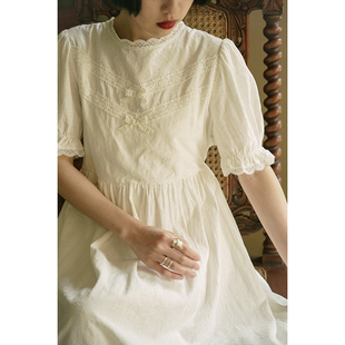 然而和风原创圆领爱德华高腰灯笼，袖蝴蝶结拼接蕾丝白色刺绣连衣裙