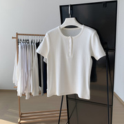 纯色t恤女夏季2022短袖设计感小众白色，正肩螺纹纽扣别致上衣