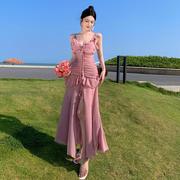 粉色玫瑰花吊带连衣裙女夏季收腰褶皱不规则开叉，长裙气质鱼尾裙子