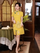 短款日常旗袍2024年夏装棉麻绣花年轻款小个子黄色中高考送考旗袍