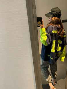 设计款韩国2023秋季女黄绿色潮酷字母假两件长袖T恤
