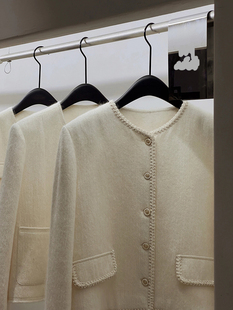 法式小香风高级感米白色短款外套女2024春款设计编织粗花羊毛开衫