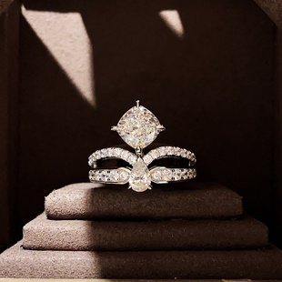 在逃公主2克拉钻石戒指，925纯银仿真钻高级感18k金排钻超闪