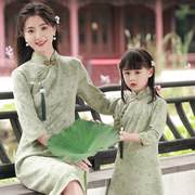 绿色亲子装旗袍母女装连衣裙，中国风宽松改良长袖秋季2023复古