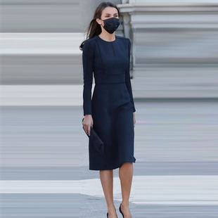 王妃同款2023欧洲站秋高端气质圆领长袖，修身连衣裙包臀裙职业优雅