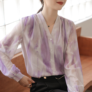2023早秋法式梦幻紫色，长袖衬衫设计感褶皱v领印花雪纺衫