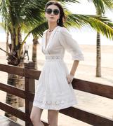 海边度假V领连衣裙女绣花收腰显瘦亚麻气质洋气白色长袖仙女短裙