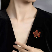 胸针高档女2023年橘红色水钻枫叶设计感小众毛衣大衣胸花配饰