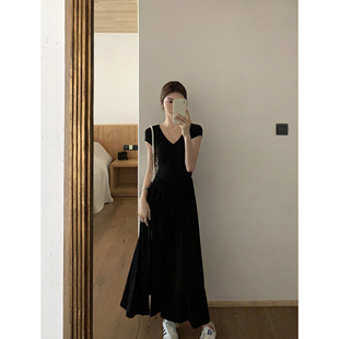 mulvan黑色短袖v领针织连衣裙，女设计感小众气质修身显瘦开叉长裙