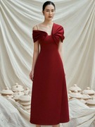 高级感法式气质酒红礼服裙越南设计师不对称斜肩敬酒服缎面连衣裙
