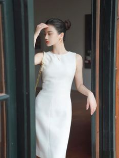 24春夏季白色无袖修身显瘦气质，职业ol中长高级感纯色连衣裙女
