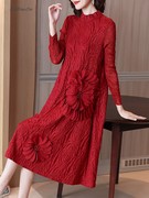高端刺绣红色连衣裙秋冬加厚洋气妈妈装婚宴礼服高级感长裙子