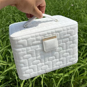 一件丝绒海蓝之谜云朵化妆箱白色收纳箱随身便捷手提包化妆包