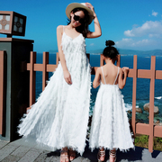 亲子装母女装夏装沙滩裙，海边度假白色，吊带露背羽毛长裙连衣裙