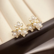 珍珠花朵小众耳钉女甜美小清新高级感百搭精致气质时尚耳环耳饰品
