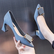 香港蓝色尖头高跟鞋女2024春季气质浅口女鞋百搭方扣粗跟单鞋