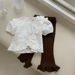 女童木耳边娃娃衫，2023女宝宝不规则下摆衬衫，开衩短袖喇叭裤两件套