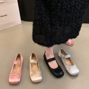 平底粉色芭蕾舞单鞋仙女风，2023年秋季防滑缎面银色玛丽珍鞋女