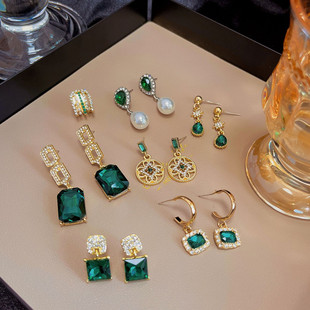 银针几何复古祖母绿水滴，珍珠链条镂空设计耳钉时尚女性耳环耳饰