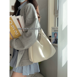 2024韩版学生托特包女大容量小众，百搭单肩斜挎包高级感链条水桶包