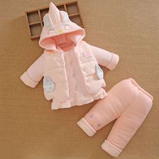 0一1岁半女宝宝秋冬装分体，款婴儿衣服外套加厚夹棉服袄三件套装季
