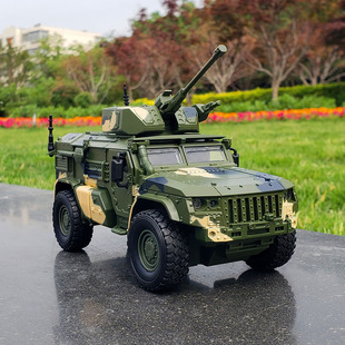 1 32猛士装甲军事合金汽车模型仿真特警车金属摆件声光回力玩具车