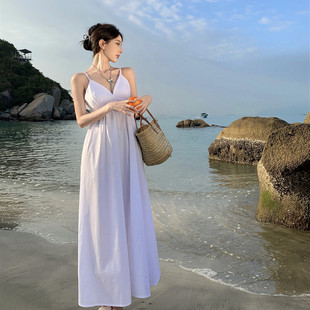 三亚海边度假白色V领吊带连衣裙女夏气质性感露背收腰显瘦沙滩裙