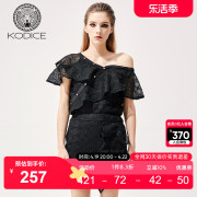 kodice黑色镂空露肩蕾丝连衣裙，设计感提花收腰个性，a字版日常短裙