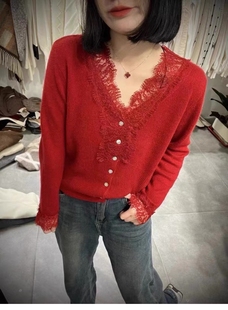 欧洲站2023冬季女潮时尚气质蕾丝边V领羊毛针织开衫红色毛衣