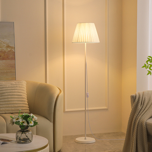 法式奶油风落地灯客厅卧室床头氛围艺术沙发旁边摆件简约立式台灯