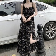 闺蜜装连衣裙女高级感黑色，碎花吊带裙夏季2024收腰开叉长裙子