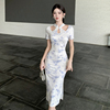 新中式日常复古旗袍镂空挂脖式中长裙设计感皱褶收腰印花连衣裙女