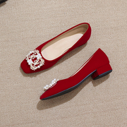 红色婚鞋女粗跟大码单鞋中式新娘鞋低跟舒适浅口鞋小众婚礼高跟鞋
