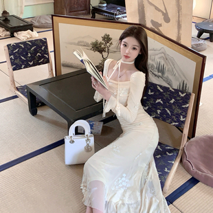 fairyjiang夏季新中式网纱蕾丝，喇叭袖方领白色连衣裙长款包臀裙子