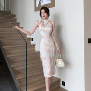 新中式旗袍少女印花改良版年轻款复古收腰无袖中长款挂脖式连衣裙